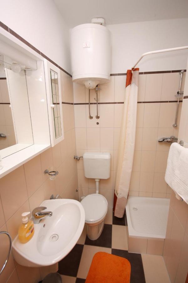Apartments By The Sea Vinisce, Trogir - 5229 외부 사진