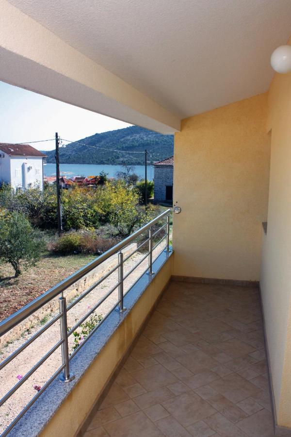 Apartments By The Sea Vinisce, Trogir - 5229 외부 사진
