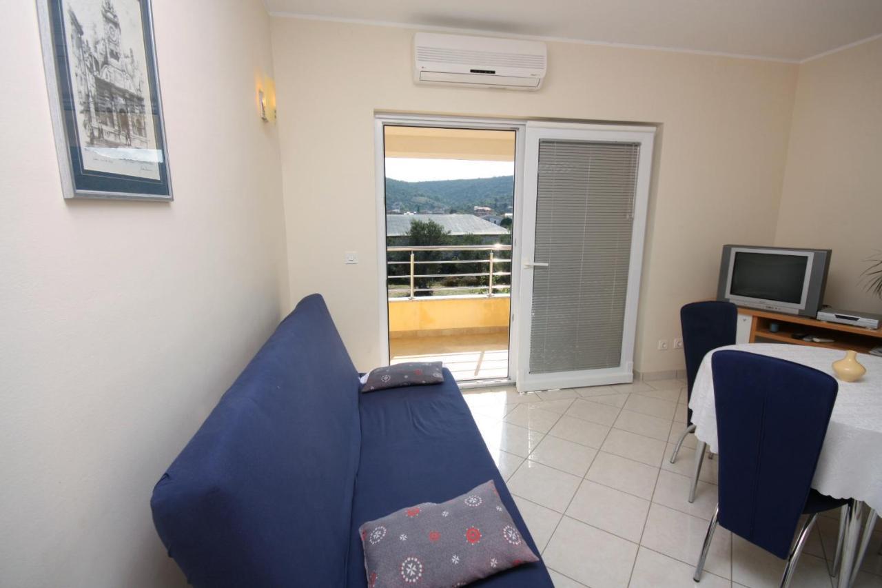Apartments By The Sea Vinisce, Trogir - 5229 외부 사진