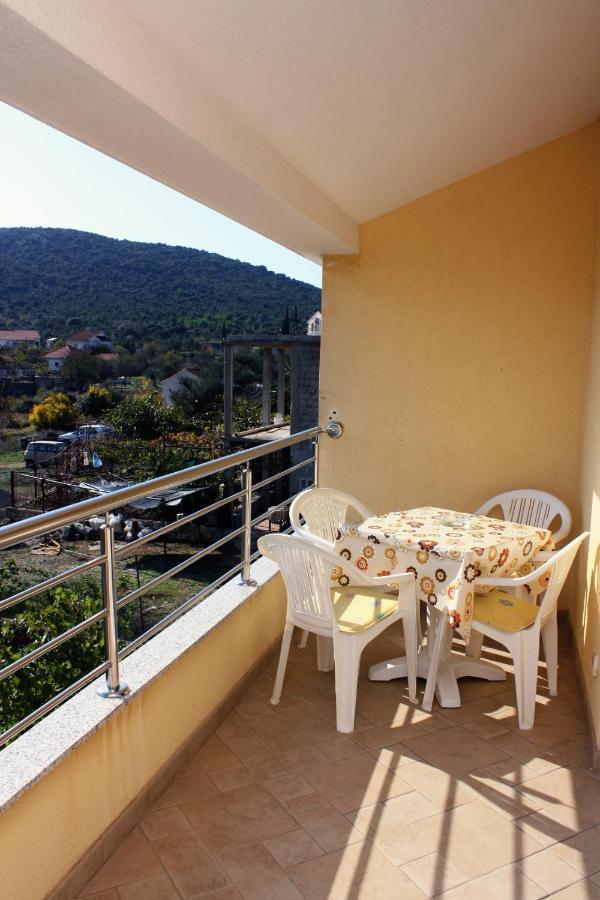 Apartments By The Sea Vinisce, Trogir - 5229 외부 사진