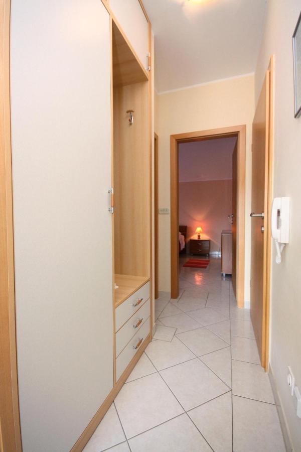 Apartments By The Sea Vinisce, Trogir - 5229 외부 사진