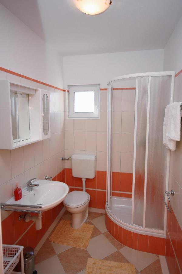 Apartments By The Sea Vinisce, Trogir - 5229 외부 사진